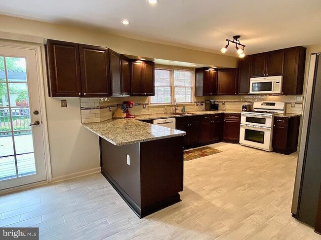 Building Photo - 28 Scotland Cir