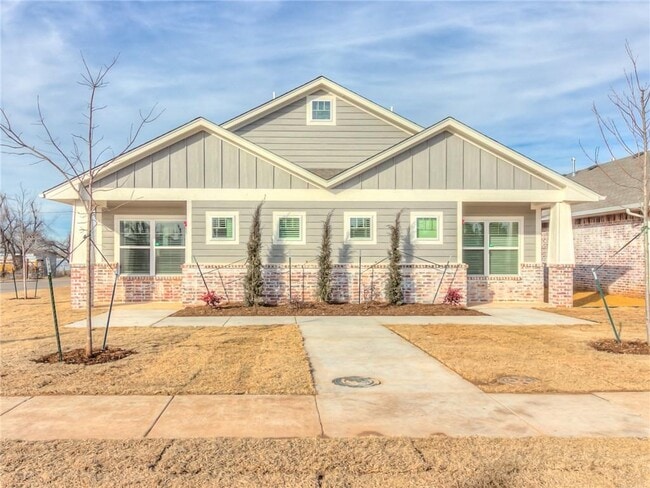 Photo - 735 W Hurd St Townhome