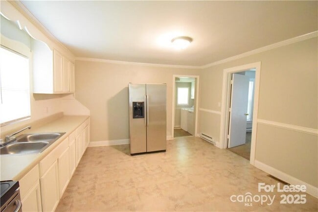 Photo - 337 Fox St SW