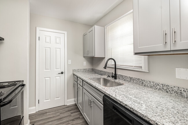 Building Photo - Nu Salisbury South Rental