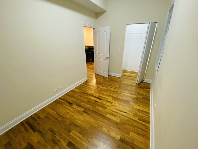 Photo - 1349 N Greenview Ave Unit 1F