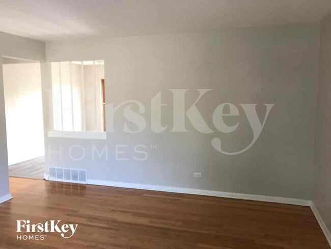 Photo - 17422 Community St