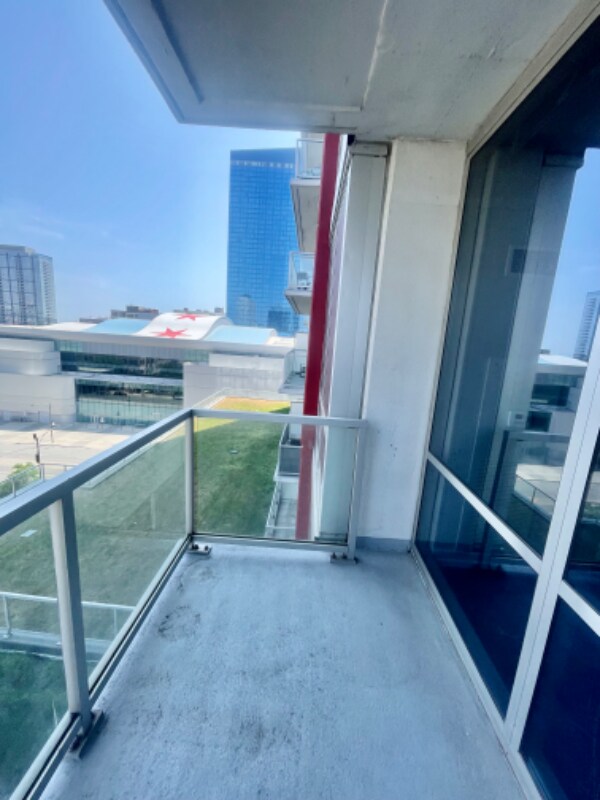 Photo - 142 E Cermak Rd