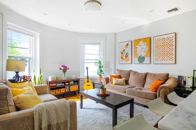 Photo - BEAUTIFUL 2 BED UNIT IN BROOKLINE!!!!!