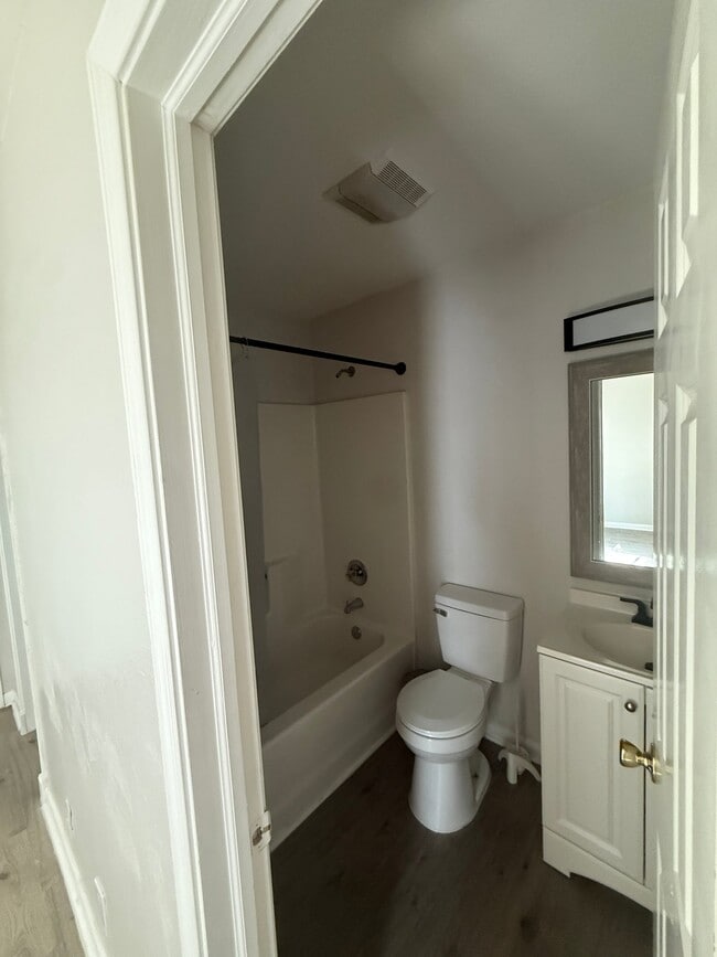 Photo - 814 Robinson St