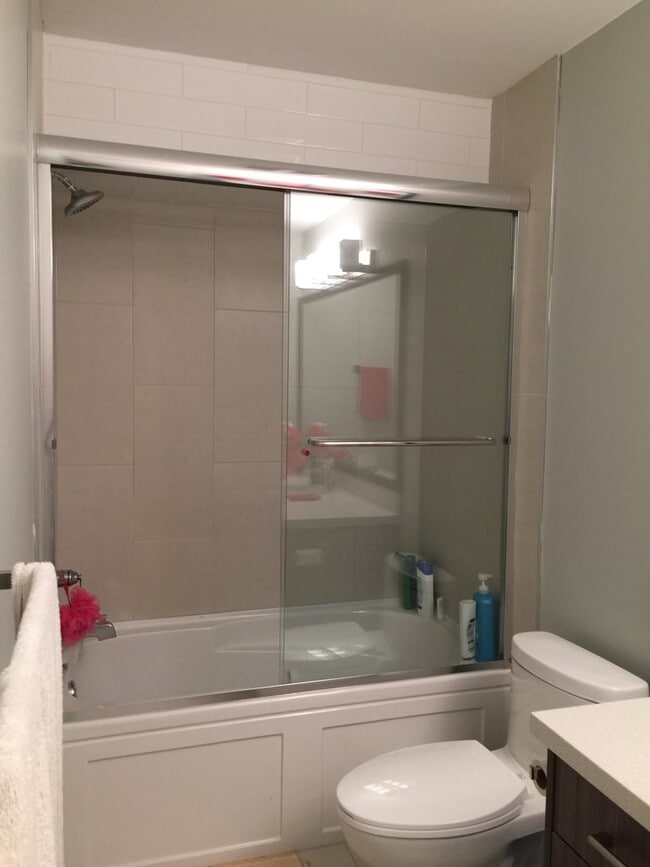 Photo - 12184-12210 210 St