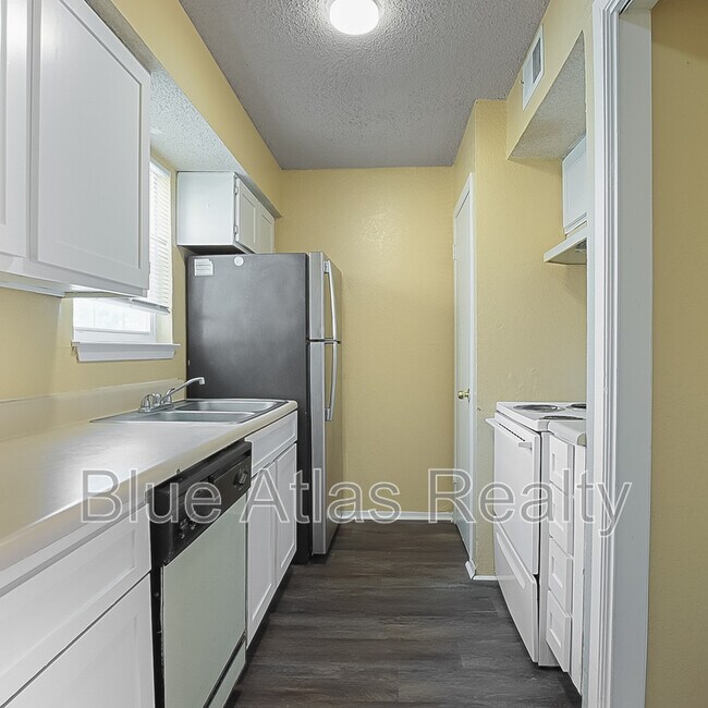 Photo - 8030 Cambridge Cir