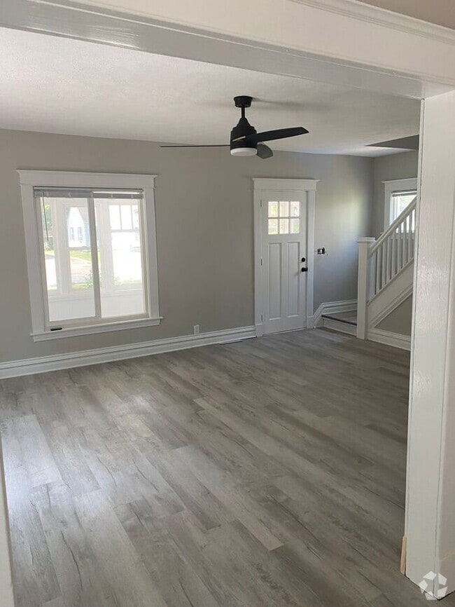 Building Photo - Fully Renovated 3 bed 2 bath home - Ask ab...