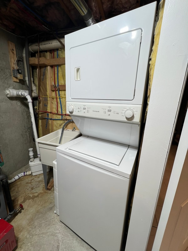 Photo - 655 Middle Country Rd