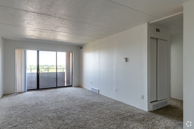 1HAB, 1BA - 704 ft² - Parkview Tower Apartments