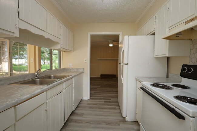 Photo - 2820 Kirkwood Cir