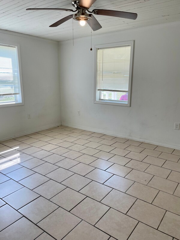 Photo - 102 Short St