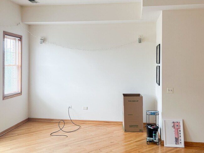 Photo - 2529 N Southport Ave Unit 4