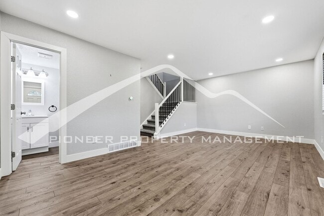 Photo - Spacious Townhouse with Washer/Dryer and Central AC