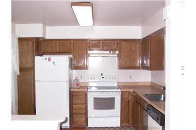 Photo - Spacious townhouse, walk to METRO, pool, parking, all you could want!