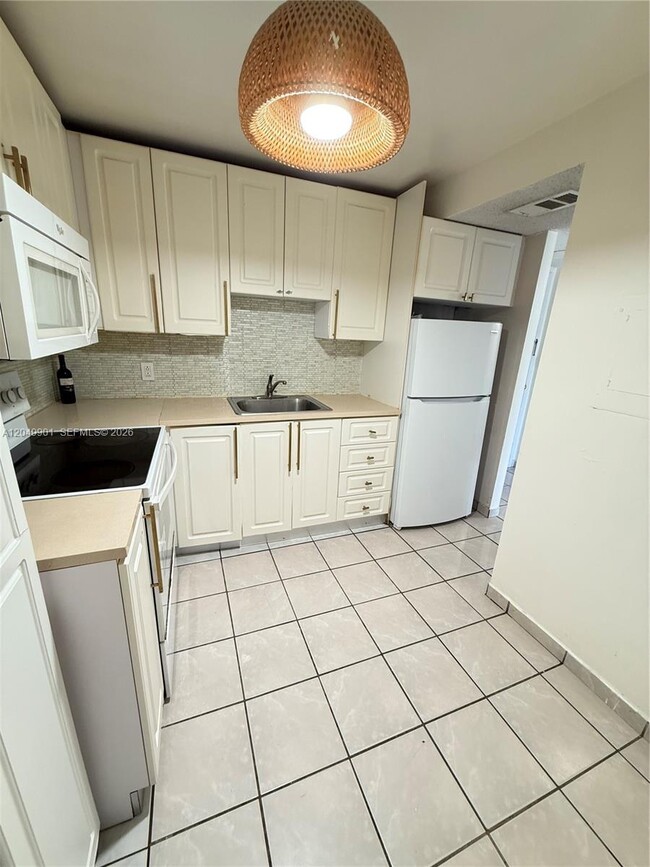 Photo - 2025 NE 164th St Unit 318