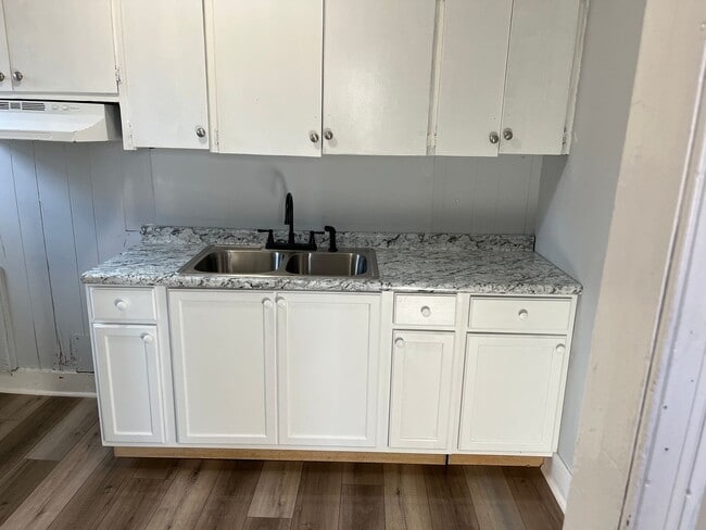 Photo - 301 S Main Ave