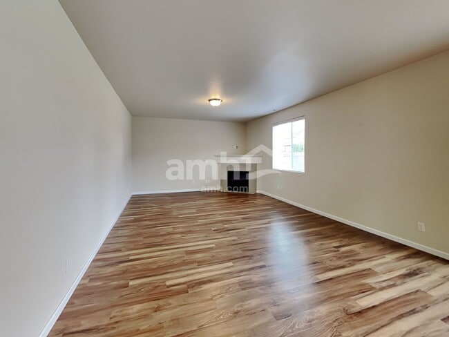 Photo - 2681 Moore Ave