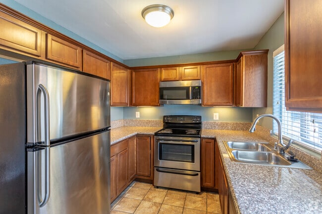 2 BR, 2 BA - 725 SF