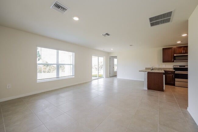 Photo - 548 Woodview Dr