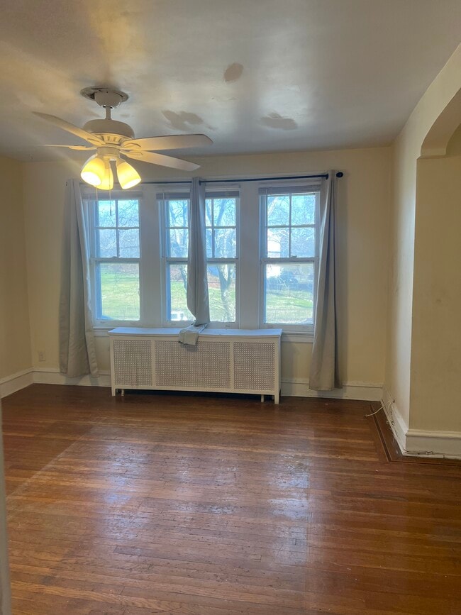 Photo - 6055 Frankford Ave Unidad B