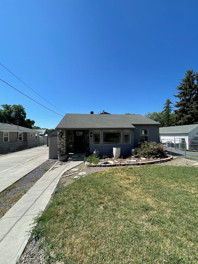 Large 3-Bedroom, 1-Bath Duplex - Large 3-Bedroom, 1-Bath Duplex Casa