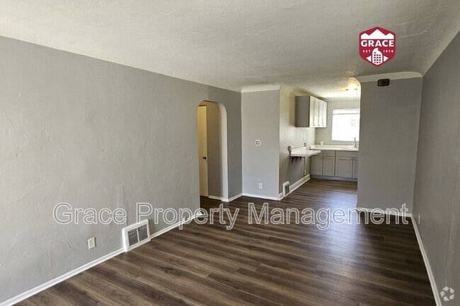 Building Photo - 1948 Oswego St Rental