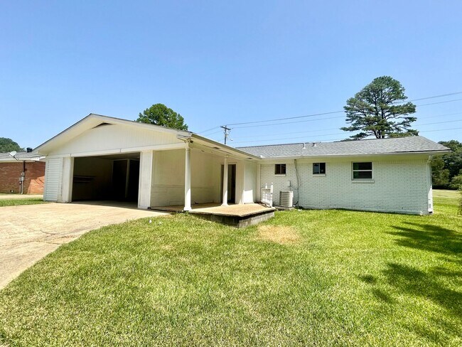 Photo - 539 Luckney Rd