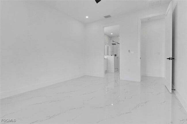 Photo - 928 NE 8th Pl