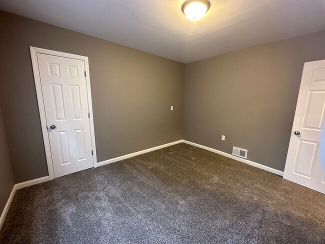 Photo - 6302 W Medford Ave Unit 6302 - Front