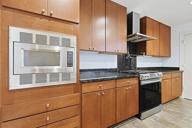 Photo - 1719 Welch St