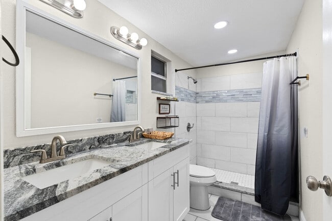 Photo - 3602 E Genesee St Unidad SI ID1244340P