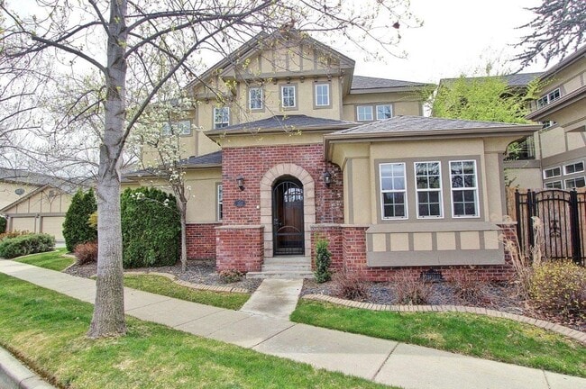 Building Photo - Patio Home in Downtown Eagle!