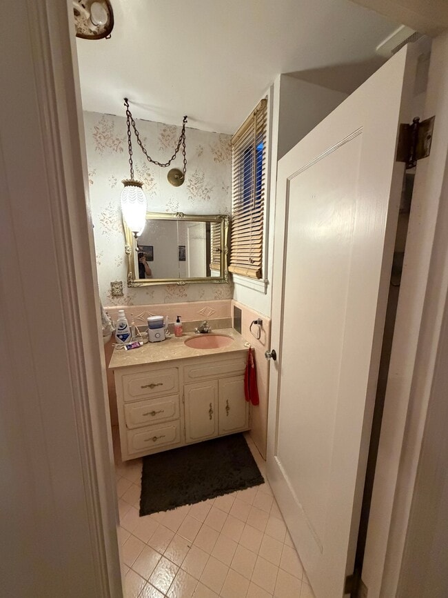 Photo - 182 Cayuga Ave