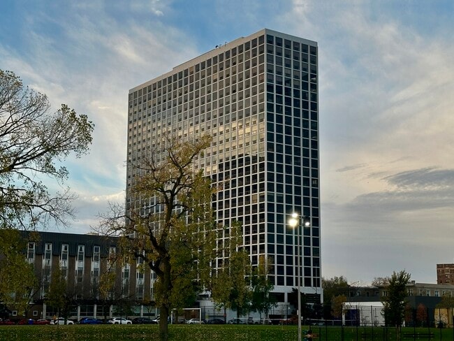 Building Photo - 4343 N Clarendon Ave Unit 1511