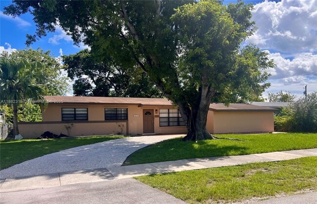 Photo - 10110 Pan American Dr House