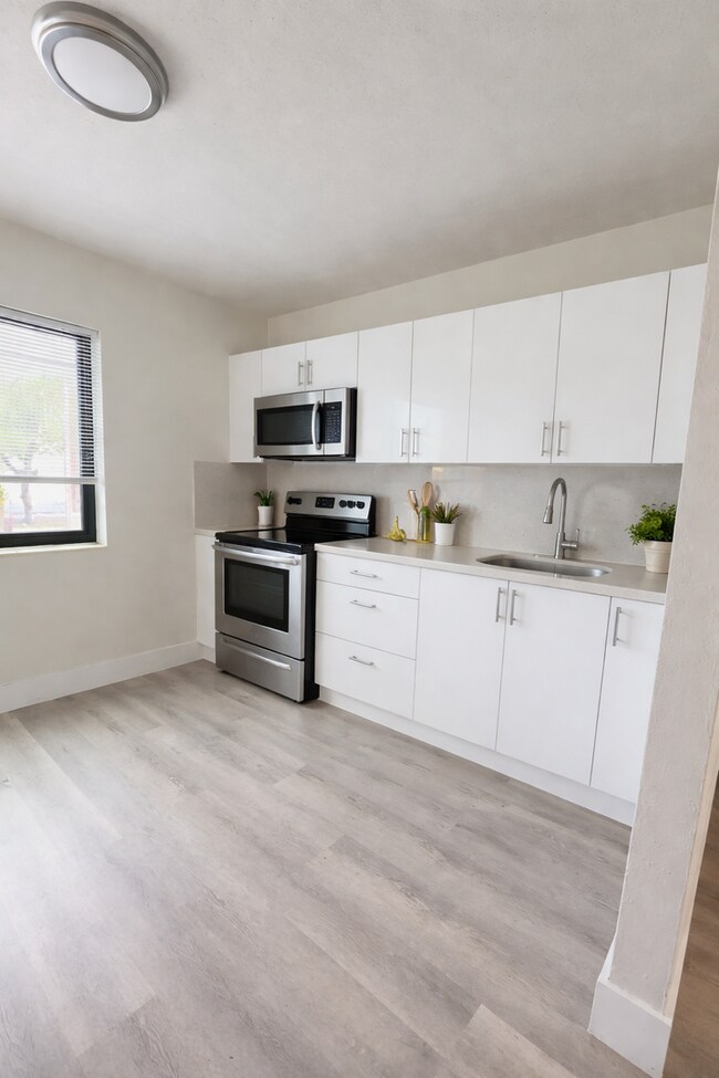 Photo - 600 SW 9 AVE