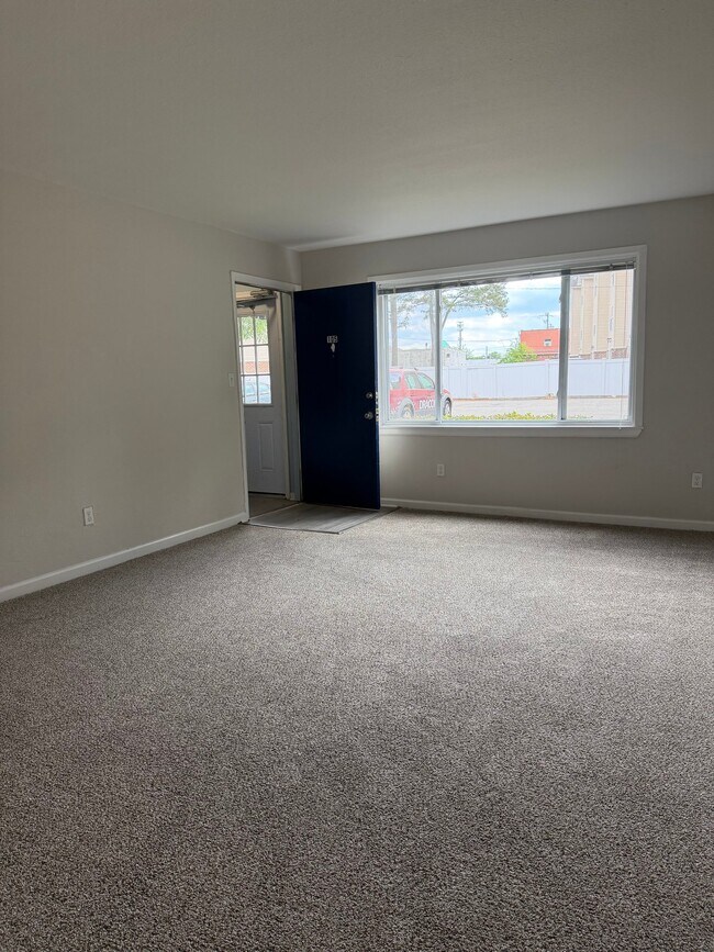 Building Photo - 2412 Azalea Garden Rd Unit 105