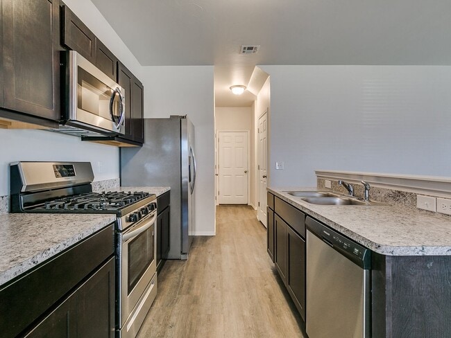 Photo - NOW PRELEASING! | Full Service Lawncare with this Spacious 4 Bed, 2.5 Bath Duplex in Redstone Ranch