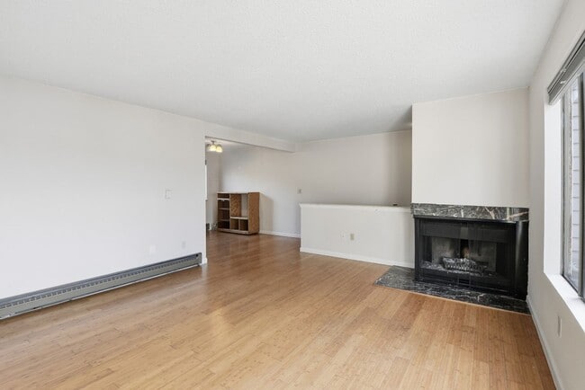 Photo - 2Bd/1.5Ba Bellevue Townhouse