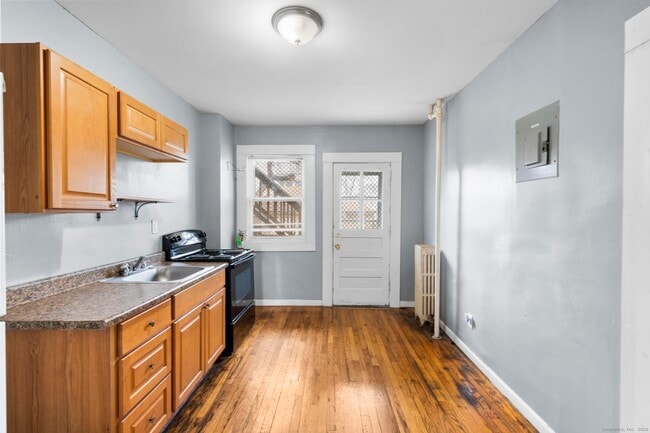 Building Photo - 38 Beacon St Unit 38A2