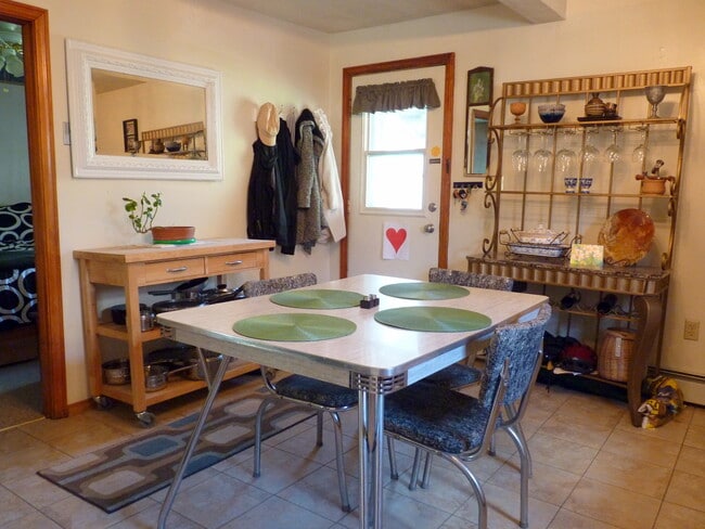 Kitchen door leads to private deck - 59 Cumberland Ave Unidad 59 #2