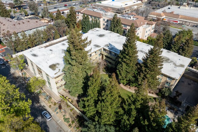 Fotografía del edificio - Crestview Apartments