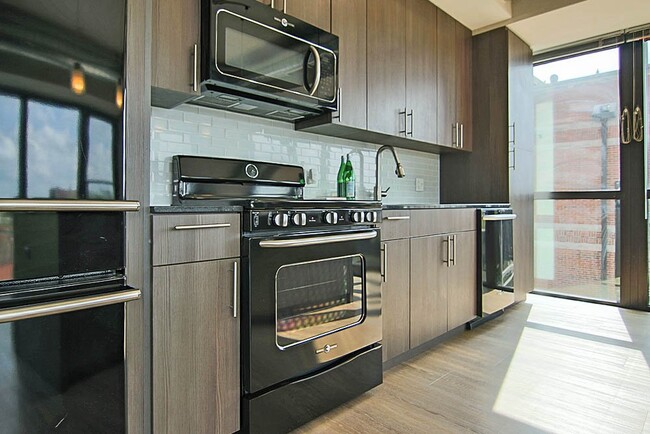Photo - 215 W Scott St