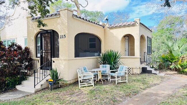 Photo - 215 Glenview Blvd