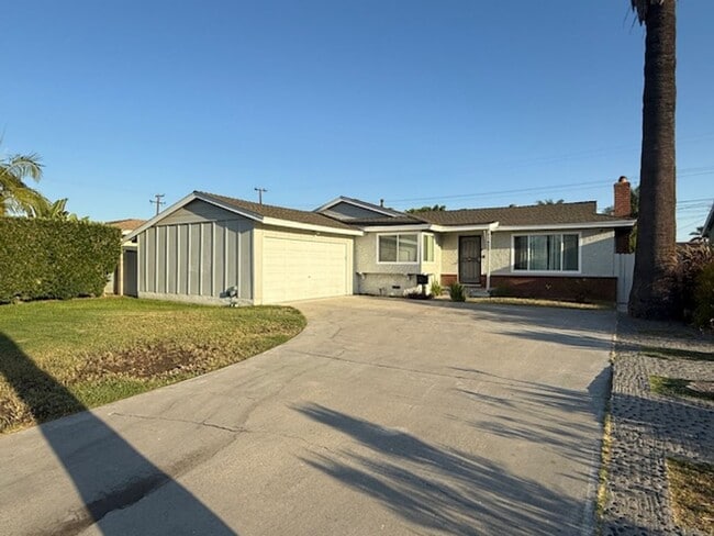 Building Photo - Fully Furnished Remodeled Home in Garden G...