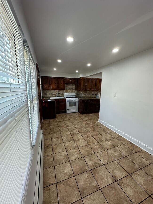 Photo - 86 E Camplain Rd Unidad 1st Floor & Basement