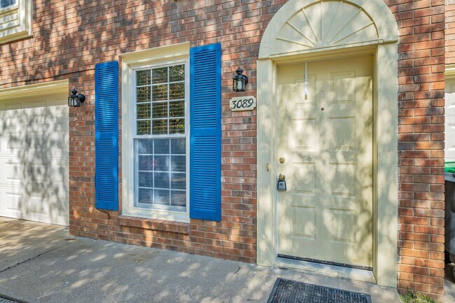3089 Woody Ln
