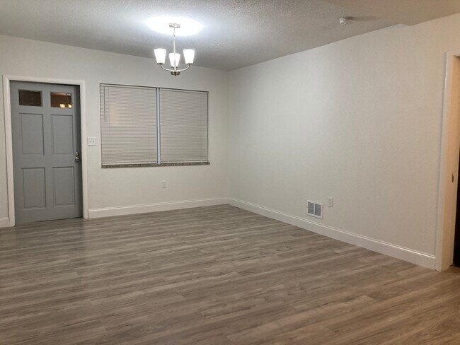 Photo - 4925 S 83rd St