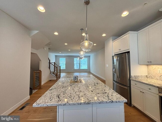 Photo - 5125 Longstone Way